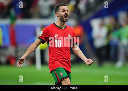 Francfort, Allemagne. 01 juillet 2024. Bernardo Silva, du Portugal, célèbre après avoir marqué la dernière pénalité lors du match de l’UEFA Euro 2024 entre le Portugal et la Slovénie, Round of 16, disputé au Frankfurt Arena le 1er juillet 2024 à Francfort, en Allemagne. (Photo de Bagu Blanco/PRESSINPHOTO) crédit : AGENCE SPORTIVE PRESSINPHOTO/Alamy Live News crédit : AGENCE SPORTIVE PRESSINPHOTO/Alamy Live News Banque D'Images