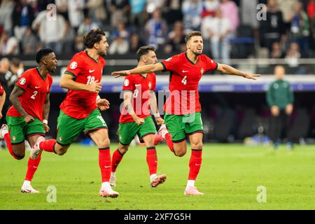 Francfort, Allemagne. 01 juillet 2024. Ruben Dias (4) du Portugal vu en fête après avoir remporté le tir de pénalité dans la manche 16 de l'UEFA Euro 2024 entre le Portugal et la Slovénie au Deutsche Bank Park à Francfort. Crédit : Gonzales photo/Alamy Live News Banque D'Images