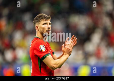 Francfort, Allemagne. 01 juillet 2024. Ruben Dias (4) du Portugal vu en fête après avoir remporté le tir de pénalité dans la manche 16 de l'UEFA Euro 2024 entre le Portugal et la Slovénie au Deutsche Bank Park à Francfort. Crédit : Gonzales photo/Alamy Live News Banque D'Images