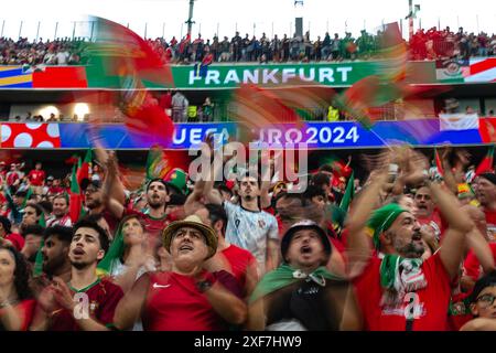 Francfort, Allemagne. 01 juillet 2024. Francfort, Allemagne, 1er juillet 2024 FRANCFORT, ALLEMAGNE - 1er JUILLET : les fans du Portugal vus lors du match du Championnat UEFA Euro 2024 de 16 entre le Portugal et la Slovénie à Frankfurt Arena le 1er juillet 2024 à Francfort, Allemagne. (Photo de Dan O' Connor/ATPImages) Dan O' Connor (Dan O' Connor/ATP images/SPP) crédit : SPP Sport Press photo. /Alamy Live News Banque D'Images