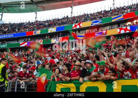 Francfort, Allemagne. 01 juillet 2024. Francfort, Allemagne, 1er juillet 2024 FRANCFORT, ALLEMAGNE - 1er JUILLET : les fans du Portugal vus lors du match du Championnat UEFA Euro 2024 de 16 entre le Portugal et la Slovénie à Frankfurt Arena le 1er juillet 2024 à Francfort, Allemagne. (Photo de Dan O' Connor/ATPImages) Dan O' Connor (Dan O' Connor/ATP images/SPP) crédit : SPP Sport Press photo. /Alamy Live News Banque D'Images