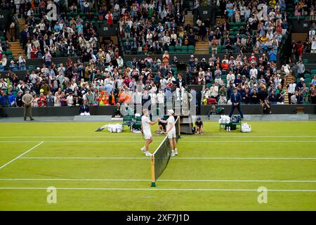 Jannik Sinner a battu Yannick Hanfmann au premier tour des Championnats de Wimbledon Banque D'Images