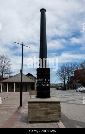 Panneau historique du district de garnison en français sur la rue Carleton au centre-ville de Fredericton, Nouveau-Brunswick, Canada Banque D'Images