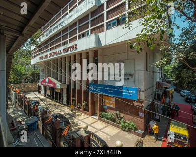 02 25 2024 Centre culturel des Beaux-Arts près de la station de monorail de Chembur Mumbai Maharashtra India.Asia. Banque D'Images