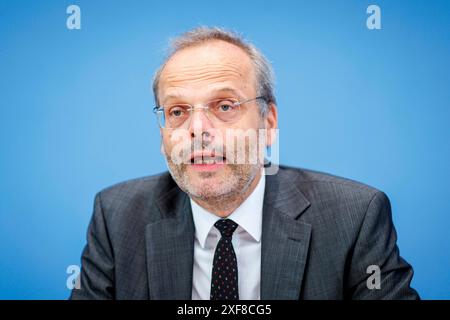 Berlin, Deutschland. 25 juin 2024. Dr Felix Klein, Commissaire du gouvernement fédéral pour la vie juive en Allemagne et la lutte contre l'antisémitisme, a enregistré lors d'une conférence de presse pour présenter le rapport annuel incidents d'antisémitisme en Allemagne 2023 à Berlin, le 25 juin 2024. Crédit : dpa/Alamy Live News Banque D'Images