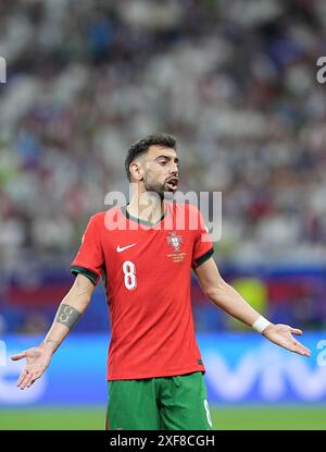 Hesse, Francfort, Allemagne. 01 juillet 2024, Hesse, Francfort-sur-le-main : Football : Championnat d'Europe, Portugal - Slovénie, finale, 16e manche, Frankfurt Arena, le Portugais Bruno Fernandes se plaint après une action. Photo : Uwe Anspach/dpa crédit : dpa Picture alliance/Alamy Live News Banque D'Images