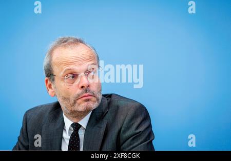 Berlin, Deutschland. 25 juin 2024. Dr Felix Klein, Commissaire du gouvernement fédéral pour la vie juive en Allemagne et la lutte contre l'antisémitisme, a enregistré lors d'une conférence de presse pour présenter le rapport annuel incidents d'antisémitisme en Allemagne 2023 à Berlin, le 25 juin 2024. Crédit : dpa/Alamy Live News Banque D'Images