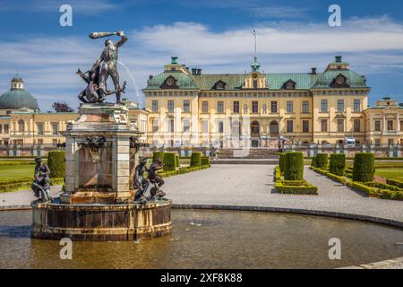 Géographie / voyage, Suède, Palais de Drottningholm près de Stockholm avec fontaine Hercule, Suède, ADDITIONAL-RIGHTS-CLEARANCE-INFO-NOT-AVAILABLE Banque D'Images