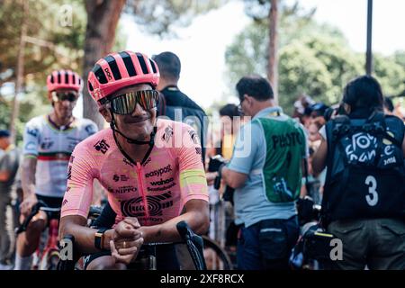 Cyclisme - Tour de France 2024 - étape 2 Cesenatico à Bologne - Italie - Richard Carapaz, EF Education Easypost. Crédit : SWpix/Alamy Live News Banque D'Images