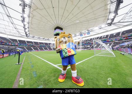 Francfort, Deutschland. 20 juin 2024. firo : 20.06.2024, Football, Football : UEFA EURO 2024, EM, Championnat d'Europe 2024, phase de groupes, M17, match 17, DEN, Danemark - ENG, Angleterre EM Mascot Albart Bar, Arena Frankfurt, toit fermé crédit : dpa/Alamy Live News Banque D'Images