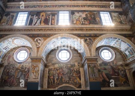 Renaissance prise de la fresque du Christ et le Christ portant la fresque de Croix par Floriano Ferramola et Paolo da Caylina le jeune du XVI siècle dans Co Banque D'Images