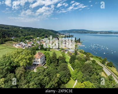 Vue aérienne d'Arenenberg avec le château d'Arenenberg, Musée Napoléon, sur le bord du lac la municipalité de Mannenbach-Salenstein sur le lac ouest Banque D'Images