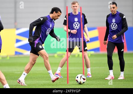 Herzogenaurach, Allemagne. 02 juillet 2024. Football, UEFA Euro 2024, Championnat d'Europe, Allemagne, entraînement, les Allemands Leroy Sane (G-d), Maximilian Beier et Jamal Musiala pendant l'entraînement. Crédit : Federico Gambarini/dpa/Alamy Live News Banque D'Images