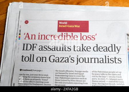 article de guerre Israël-Gaza titre du journal Guardian « les assauts de Tsahal font des ravages mortels sur les journalistes de Gaza » Force de défense israélienne juin 2024 Londres Royaume-Uni Banque D'Images