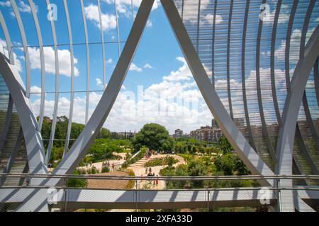 Parc Madrid Rio vu du pont Perrault. Madrid, Espagne. Banque D'Images