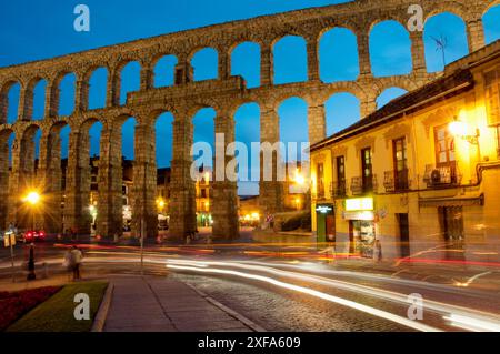 Aqueduc romain, vision de nuit. Segovia, Castilla Leon, Espagne. Banque D'Images