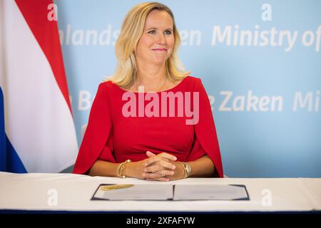 LA HAYE - Ministre du commerce extérieur et de la coopération au développement Reinette Klever au Ministère des Affaires étrangères. ANP LAURENS VAN PUTTEN pays-bas Out - belgique Out Banque D'Images