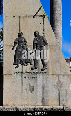 PETROPOLIS, RIO DE JANEIRO, BRÉSIL - 26 mai 2023 : Monument en l'honneur de Julio Koeler (détail). Colonisation de Petropolis. Banque D'Images
