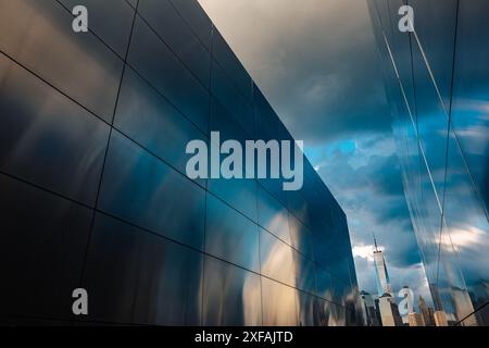 Manhattan (NYC) Financial District, The Battery et Tribeca vus depuis Empty Sky Memorial, Liberty State Park, Jersey City, New Jersey (NJ), États-Unis Banque D'Images