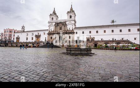 Vue de l'église du couvent de San Francisco, San Franciso Plaza ou Square, la vieille ville de Quito, Équateur, Amérique du Sud Banque D'Images