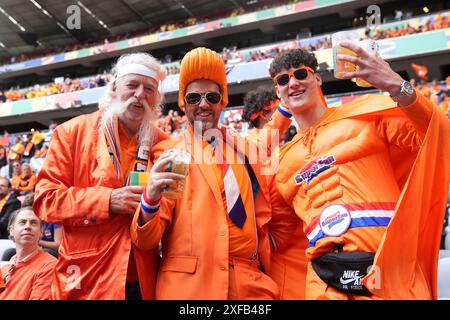 Les supporters des pays-Bas dans les tribunes devant l'UEFA Euro 2024, manche du 16e match au Munich Football Arena de Munich, en Allemagne. Date de la photo : mardi 2 juillet 2024. Banque D'Images