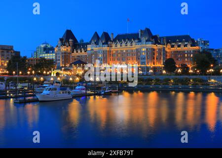 Géographie / voyage, Canada, Colombie-Britannique, Victoria, Hôtel Empress au port au crépuscule, AUTORISATION-DROITS-SUPPLÉMENTAIRES-INFO-NON-DISPONIBLE Banque D'Images