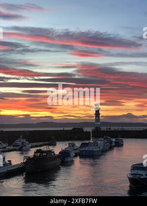 Lever du soleil sur la mer Banque D'Images
