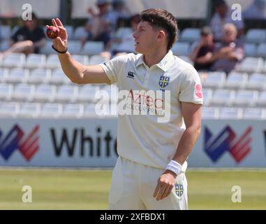 Pendant le match DE Matty Potts DE LA DIVISION 1 DE VITALITY COUNTY CHAMPIONSHIP entre Essex CCC et DurhamCCC au Cloud County Ground, Chelmsford, le 25 juin 2024 Banque D'Images