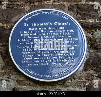 Plaque bleue historique à St Thomas's Church, St Thomas Square, Monmouth, pays de Galles du Sud, pays de Galles, ROYAUME-UNI Banque D'Images