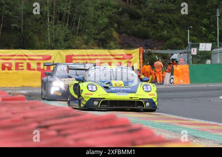 Patric NIEDERHAUSER (CHE) / Sven MUELLER (DEU) / Julien ANDLAUER (FRA), #96, Porsche 911 GT3 R (992), Team : Rutronik Racing (DEU), Motorsport, CrowdStrike 24H of Spa, Belgien, Spa-Francorchamps, 29.06.2024 Foto : Eibner-Pressefoto/Juergen Augst Banque D'Images