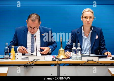 Alice Weidel und Tino Chrupalla AFD vor der Fraktionssitzung im Bundestag AM 2. Juillet 2024. Fraktionssitzungen im Bundestag *** Alice Weidel et Tino Chrupalla AFD avant la réunion du groupe parlementaire au Bundestag le 2 juillet 2024 réunions du groupe parlementaire au Bundestag Banque D'Images