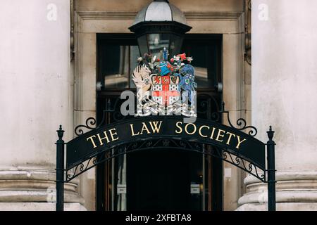 Londres, Royaume-Uni - 27 juin 2024 : entrée de la Law Society of England and Wales, l'organisme professionnel indépendant des avocats en Angleterre et au pays de Galles Banque D'Images
