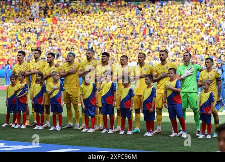 Munich, Allemagne - 17 juin 2024 : les joueurs de l'équipe nationale de Roumanie écoutent l'hymne national avant le match de la phase de groupes de l'UEFA EURO 2024 Roumanie contre Ukra Banque D'Images