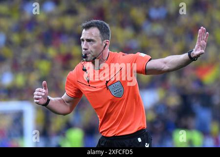 Munich, Allemagne. 02 juillet 2024. MUNICH, ALLEMAGNE - 2 JUILLET : L'arbitre Felix Zwayer de l'Allemagne lors de la manche 16 de l'UEFA EURO 2024 opposant la Roumanie et les pays-Bas à la Munich Football Arena le 2 juillet 2024 à Munich, Allemagne.240702 SEPA 24 085 - 20240702 PD11830 crédit : APA-PictureDesk/Alamy Live News Banque D'Images
