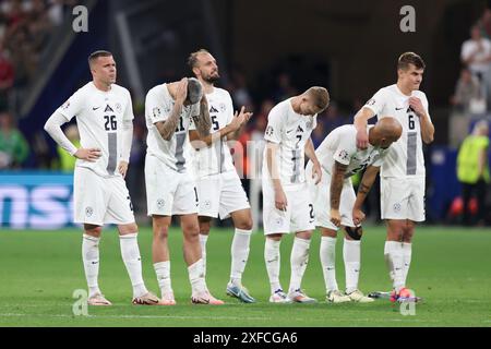 Joueurs de Slovénie vus lors du match UEFA EURO 2024 entre le Portugal et la Slovénie au Deutsche Bank Park (Francfort-sur-le-main). Score final : temps plein, Portugal 0:0 Slovénie et penalty-Shootout ; Portugal vs Slovénie (3-0) Banque D'Images