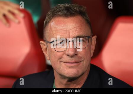 Leipzig, Allemagne. 2 juillet 2024. Ralf Rangnick L'entraîneur-chef de l'Autriche regarde avant le coup d'envoi du match de la ronde des 16 Championnats d'Europe de l'UEFA au stade de Leipzig, Leipzig. Le crédit photo devrait se lire : Jonathan Moscrop/Sportimage crédit : Sportimage Ltd/Alamy Live News Banque D'Images