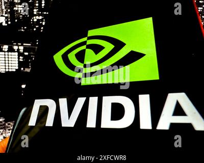San Francisco, Californie, États-Unis. 2 juillet 2024. Logo NVIDIA avec l'horizon de Tokyo derrière. NVIDIA Corporation est une société technologique connue pour la conception d'unités de traitement graphique (GPU) et de technologies connexes. Jensen Huang est le PDG, et le ticker boursier est NVDA. Les produits de base incluent les GPU GeForce, les cartes graphiques Quadro et les solutions NVIDIA ai. NVIDIA est un leader de l'informatique visuelle et s'est développé dans les applications d'IA, de datacenter et d'automobile avec ses technologies innovantes. (Crédit image : © Taidgh Barron/ZUMA Press Wire) USAGE ÉDITORIAL SEULEMENT! Non destiné à UN USAGE commercial ! Banque D'Images