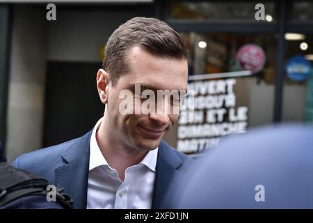 Paris, France. 01 juillet 2024. Jordan Bardella, député européen et président du parti d’extrême droite français « rassemblement National », sort après une réunion au siège du rassemblement National à Paris le 1er juillet 2024. Photo de Firas Abdullah/ABACAPRESS. COM Credit : Abaca Press/Alamy Live News Banque D'Images