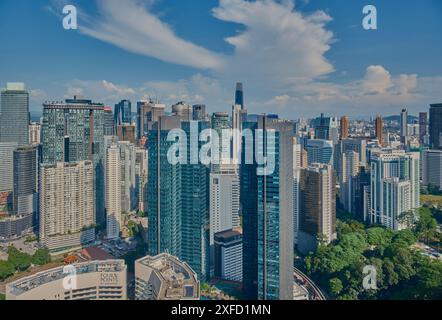 Kuala Lumpur skyline, Kuala Lumpur, Malaisie depuis la piscine à débordement sur le toit du Platinum KLCC . photo de l'après-midi Banque D'Images