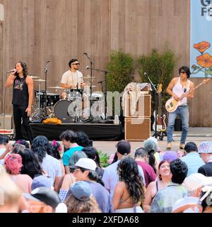 Chicano Batman se produit au Stern Grove Festival, une série de concerts gratuits d'été qui a lieu au Stern Grove Park, San Francisco, Californie. Banque D'Images