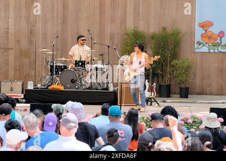 Chicano Batman se produit au Stern Grove Festival, une série de concerts gratuits d'été qui a lieu au Stern Grove Park, San Francisco, Californie. Banque D'Images