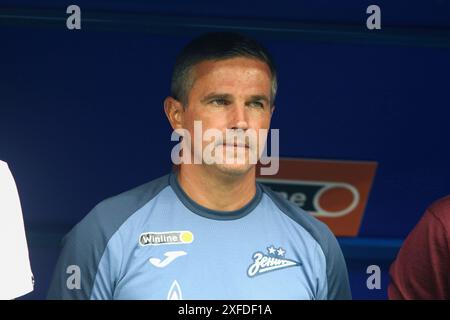 Saint-Pétersbourg, Russie. 02 juillet 2024. Igor Simutenkov, entraîneur de Zenit vu lors du match de football Winline Summer Cup entre Zenit Saint-Pétersbourg et Sotchi à Gazprom Arena. Score final ; Zenit 5:2 Sotchi. Crédit : SOPA images Limited/Alamy Live News Banque D'Images