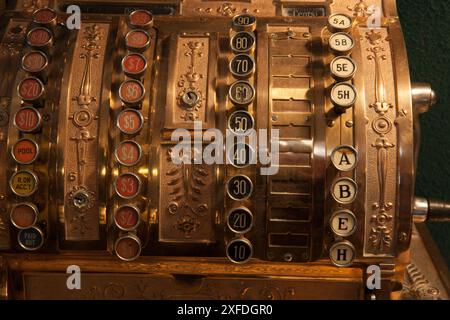 Antique National Cash Register Co. Register, Kalispell Grand Hotel, MT. Banque D'Images