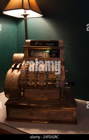 Antique National Cash Register Co. Register, Kalispell Grand Hotel, MT. Banque D'Images