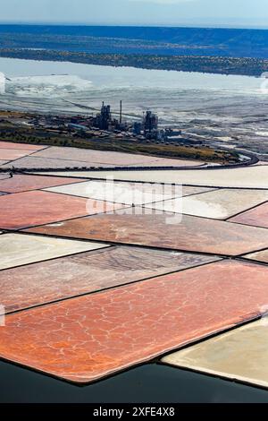 Kenya, Lac Magadi, usine de Tata, usine d'extraction de cendres de soude pour l'industrie (vue aérienne) Banque D'Images