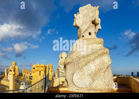 Espagne, Catalogne, Barcelone, Casa Mila a également nommé la Pedrera classée au patrimoine mondial de l'UNESCO, un immeuble d'appartements de style moderniste construit par arc Banque D'Images