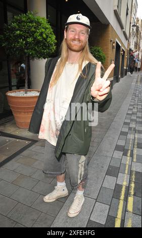 Londres, Royaume-Uni. 02 juillet 2024. Sam Ryder a repéré Out & About, marchant dans Denman Street, Soho, le mardi 02 juillet 2024 à Londres, Angleterre, Royaume-Uni. CAP/CAN © CAN/Capital Pictures crédit : Capital Pictures/Alamy Live News Banque D'Images