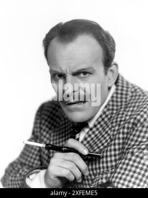 Portrait DE TERRY-THOMAS par TED REED dans BLUE MURDER AT ST. Le réalisateur de TRINIAN'S 1957 FRANK LAUNDER écrivains Sidney Gilliat Frank Launder Ronald Searle et Val Valentine Music Malcolm Arnold John Harvel Productions / British Lion film Corporation Banque D'Images