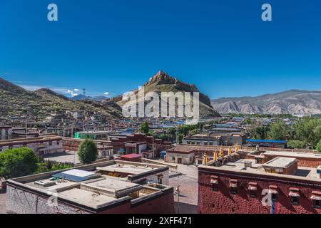 Baiju Temple est le temple principal à Xigaze, Tibet, Chine, ciel bleu Banque D'Images