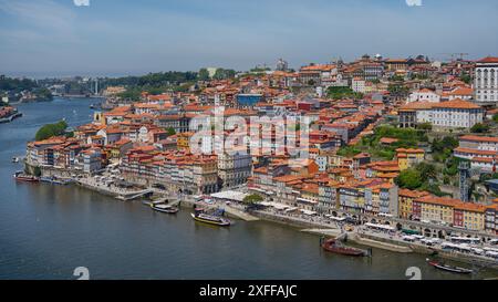 La merveilleuse ville de Porto, Portugal. Photos de la ville montrant la rivière et le bord de la rivière avec tous les beaux bâtiments colorés! 03 Banque D'Images